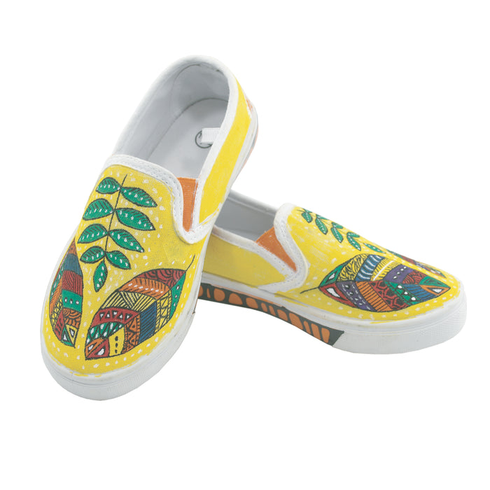 Shoe project made with Shoe decor decocolor acrylic festive set